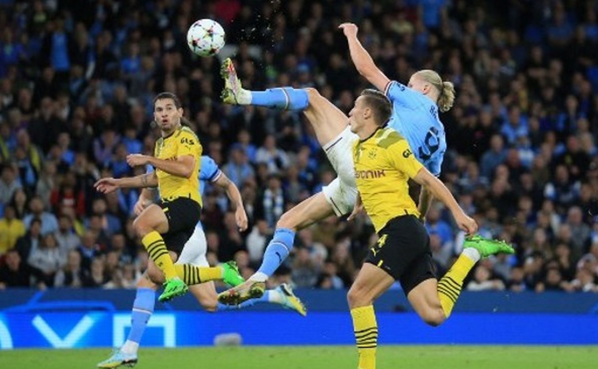 多特蒙德逆转荷兰，哈兰德统治全场