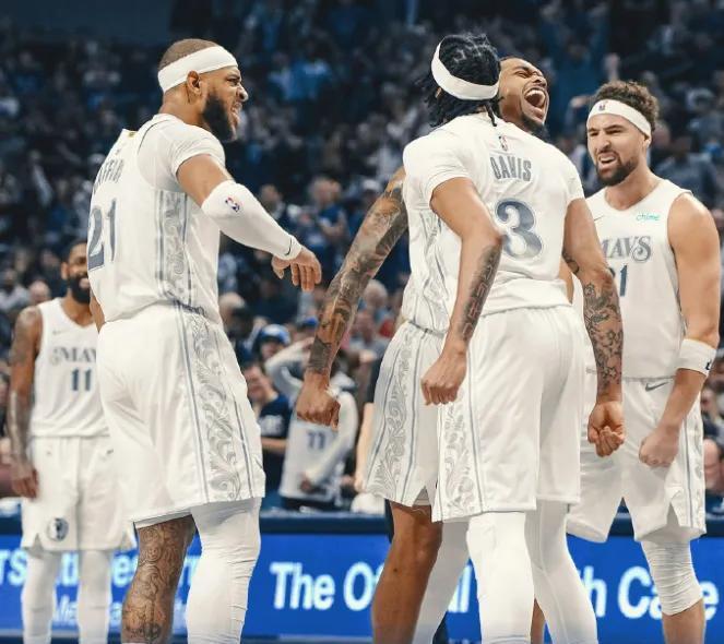 独行侠逆转步行者，浓眉哥点燃赛场