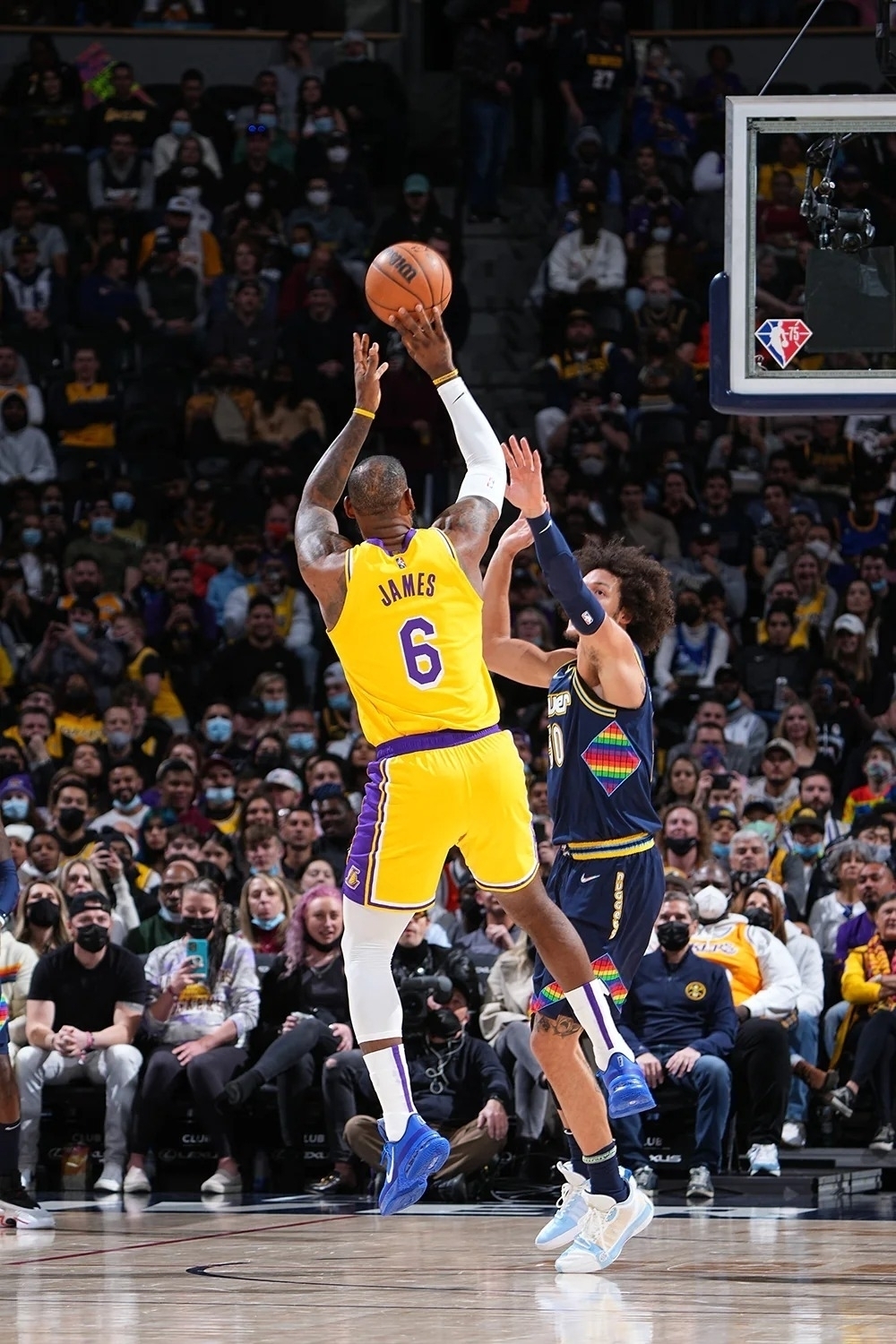 湖人险胜掘金,乔治点燃赛场 湖人险胜掘金,乔治点燃赛场