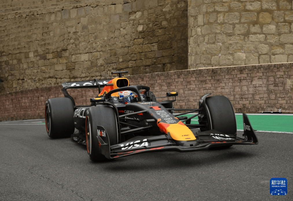 红牛二队碾压梅赛德斯，维斯塔潘统治全场