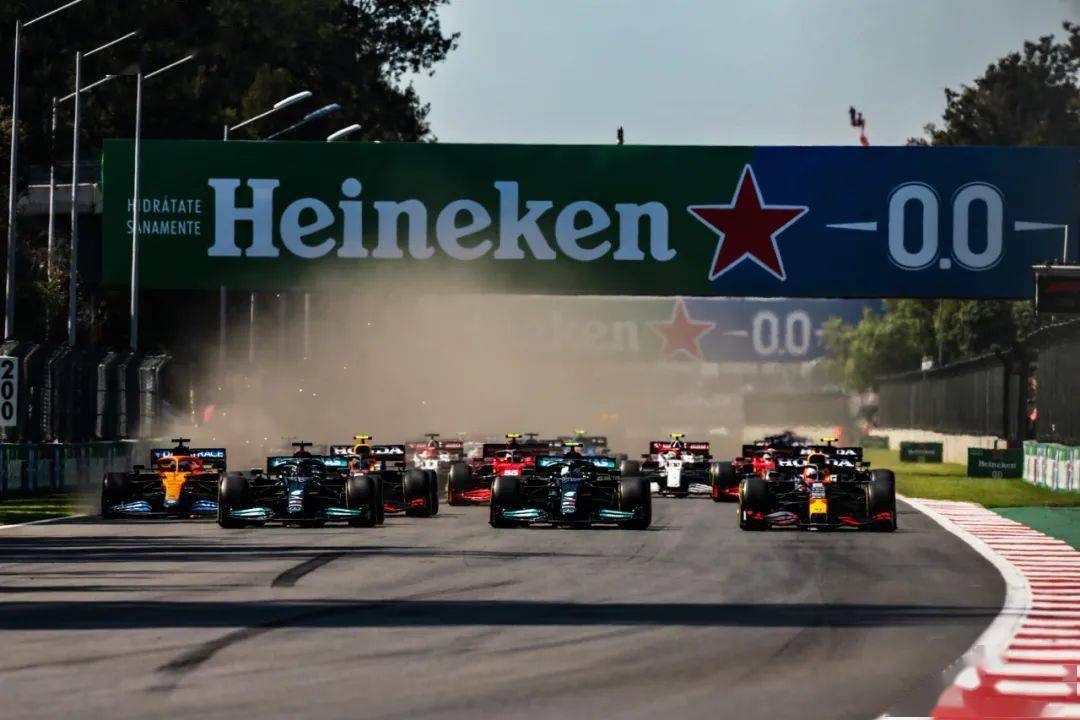 威廉姆斯横扫梅赛德斯，佩雷兹统治全场