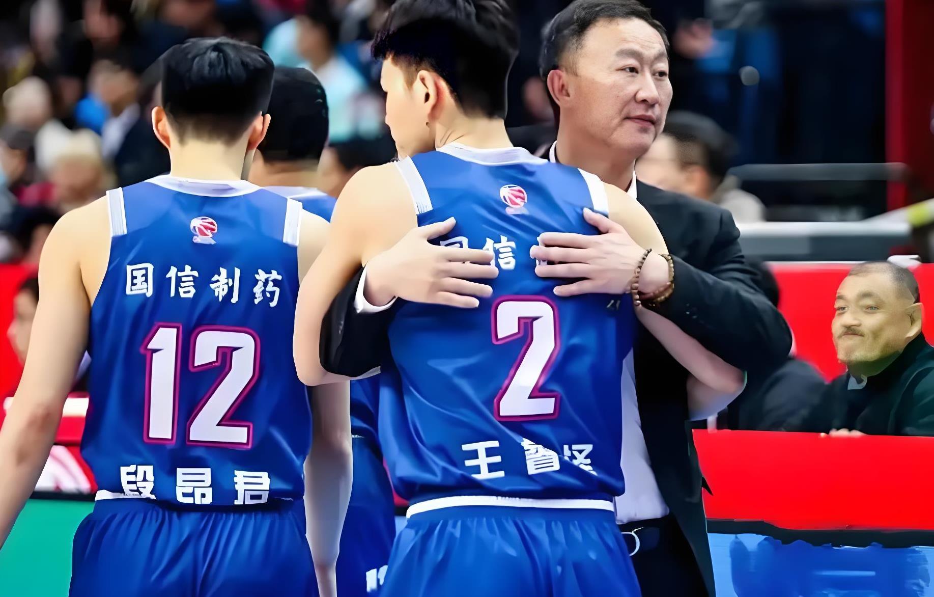 青岛队完胜福建队，詹姆斯统治全场