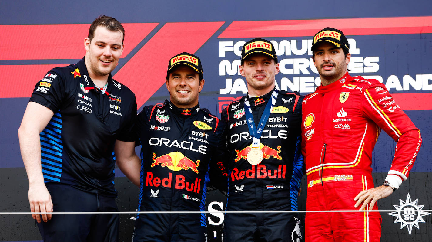 雷诺车队碾压红牛车队，塞恩斯带队取胜