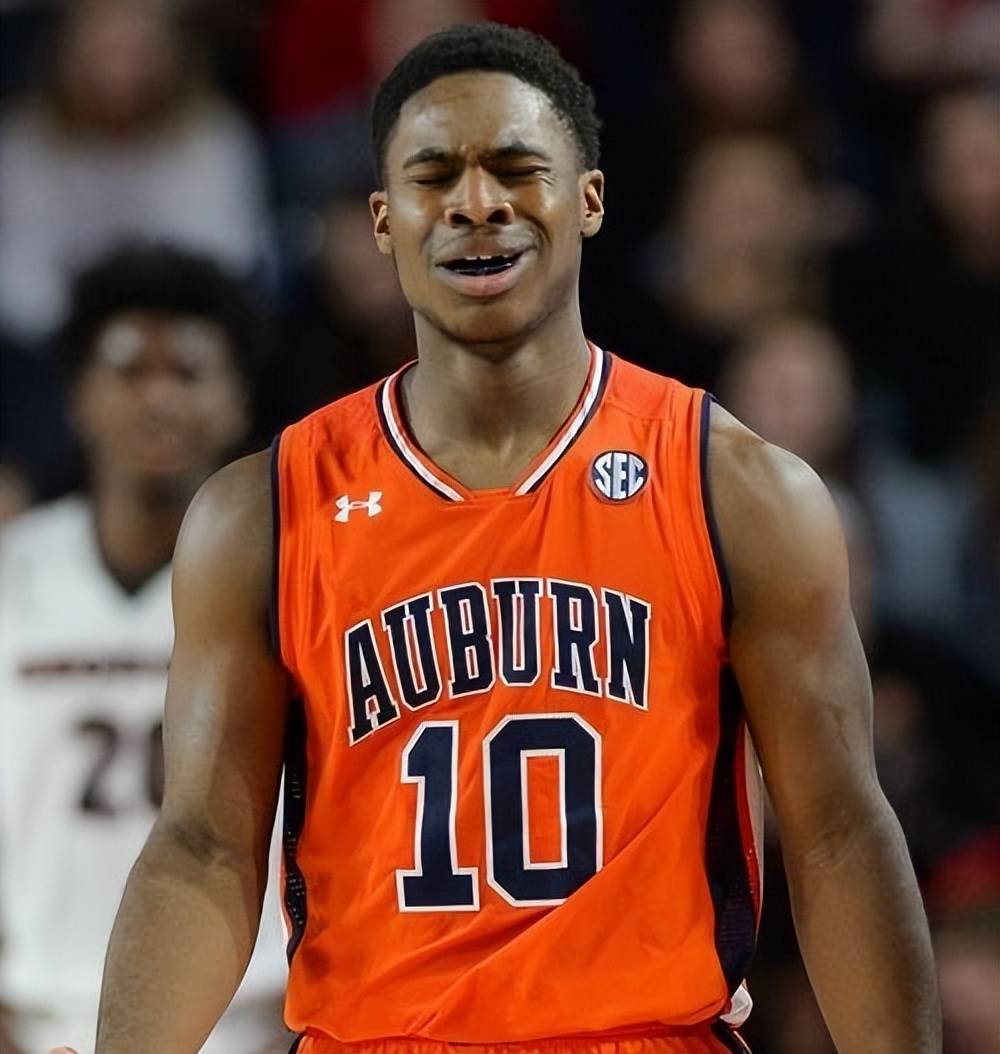 吉林队逆转掘金，米切尔惊艳四座