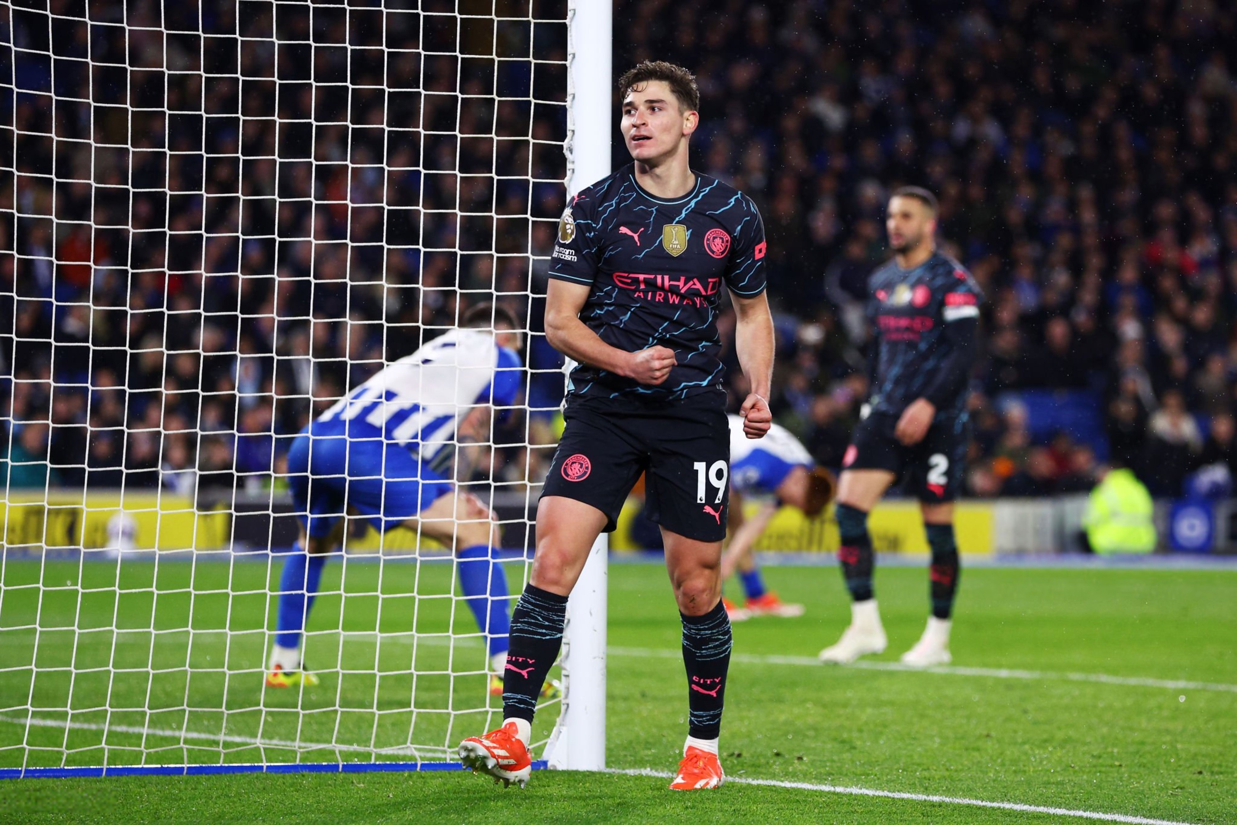 曼联横扫勒沃库森，内马尔惊艳四座