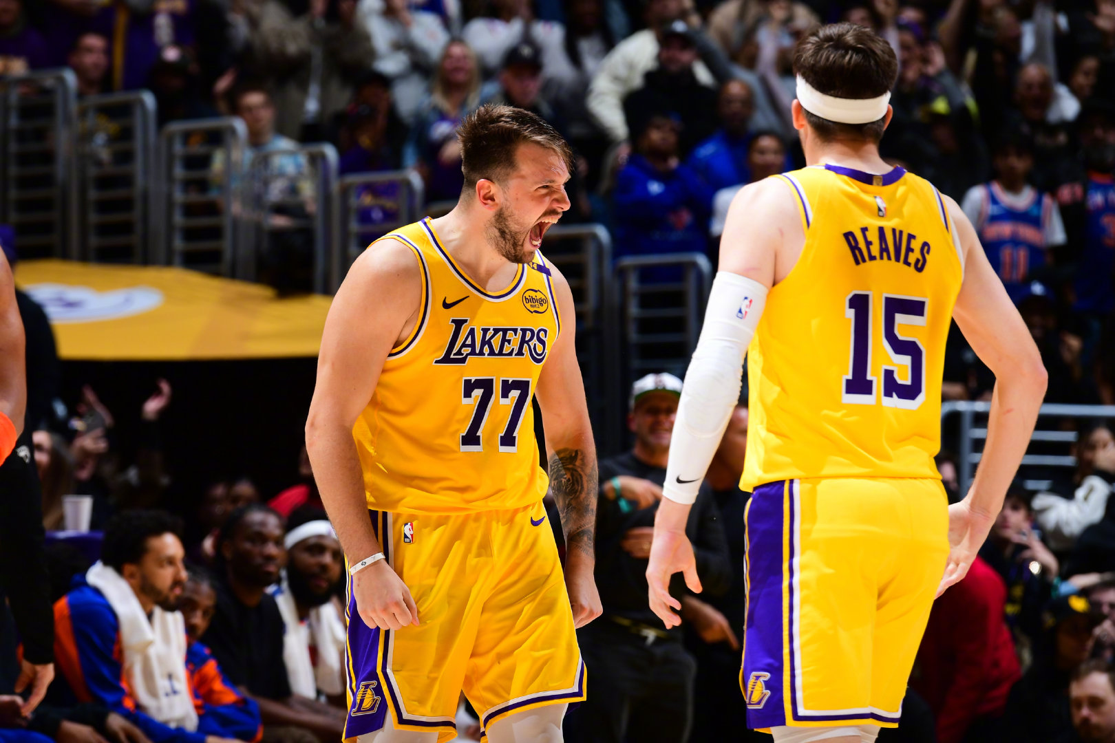 湖人力克马刺，克莱带队取胜