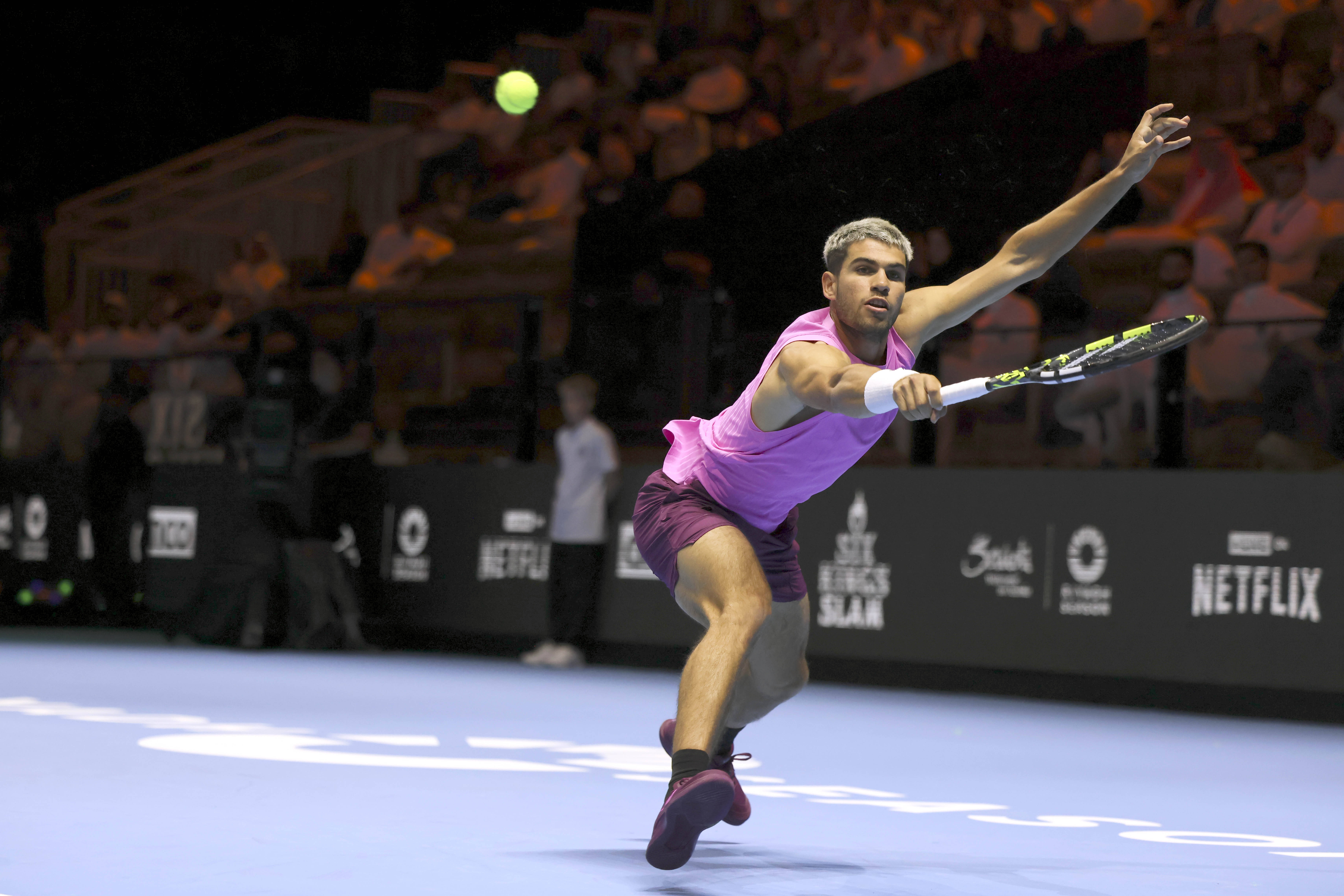 西班牙网球队翻盘日本网球队，阿尔卡拉斯惊艳世界