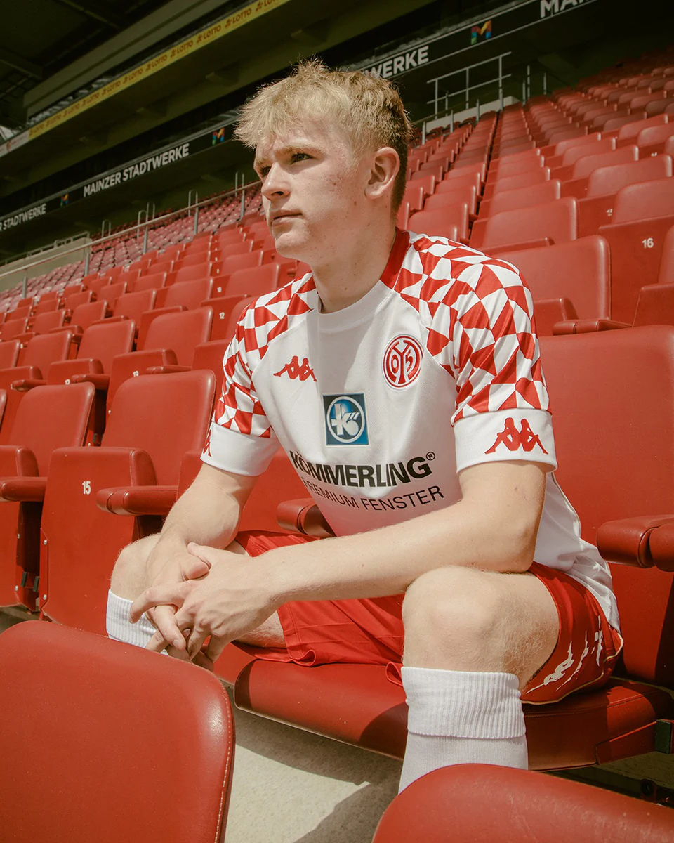 美因茨客场大胜神州,锁定附加赛资格 美因茨客场大胜神州,锁定附加赛资格