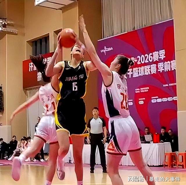 秦晓雯进攻火力全开，助湖南女篮获胜