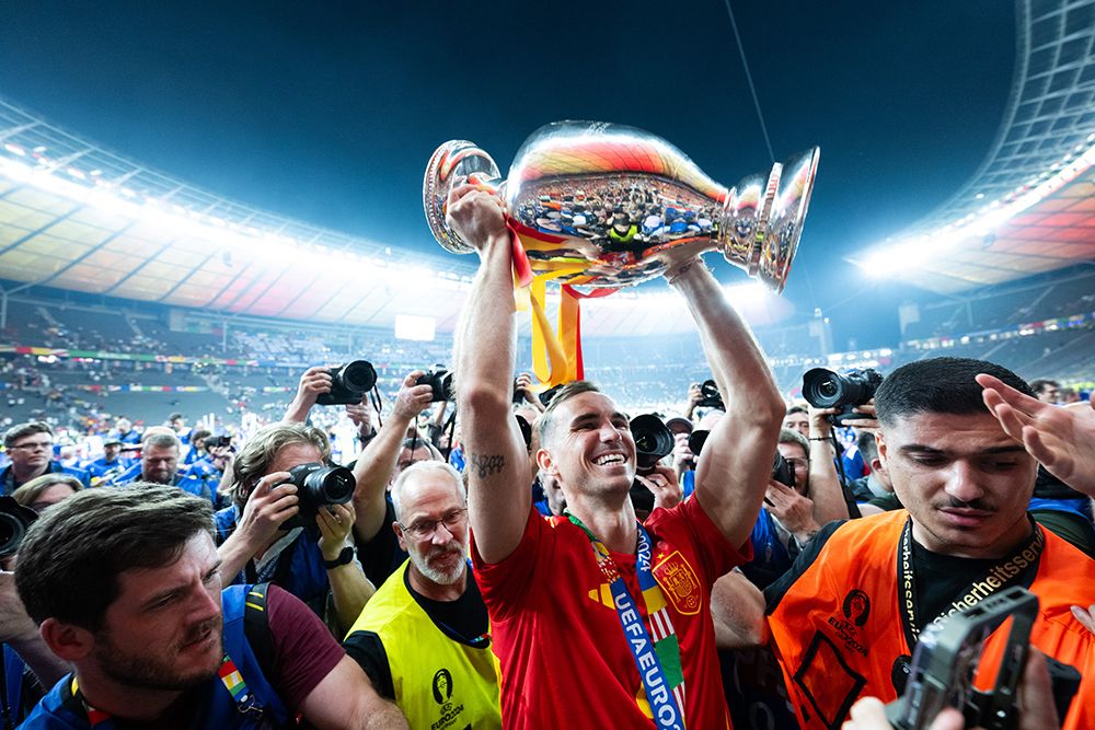 欧锦赛决赛对阵揭晓，谁能捧起奖杯