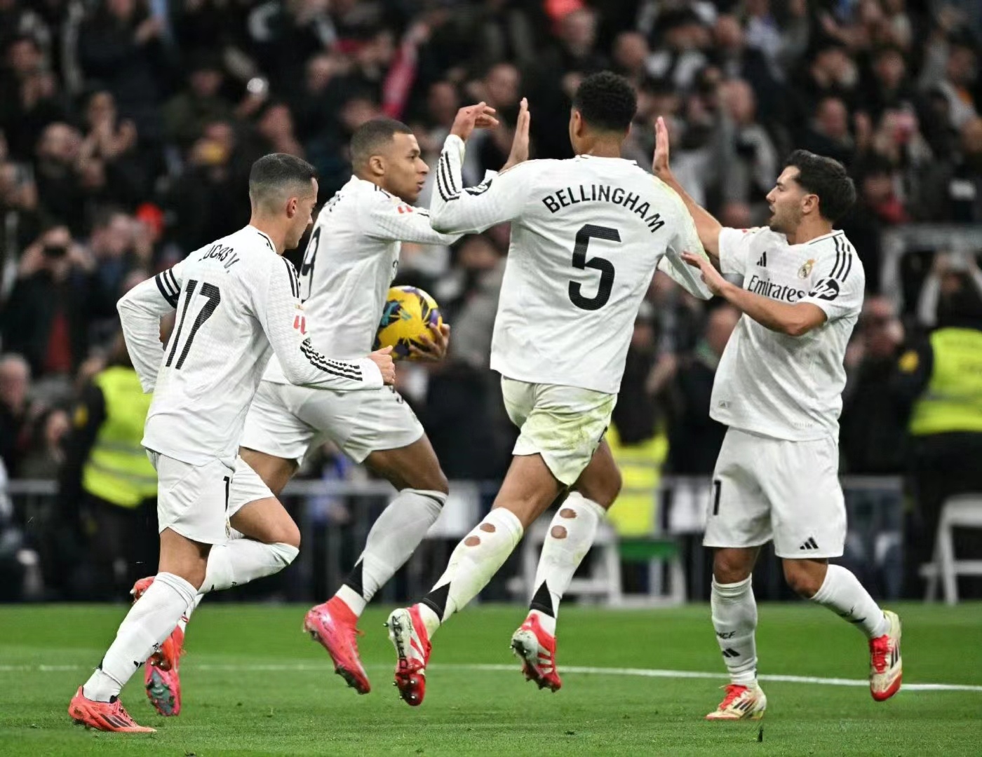 真皇家马德里发动绝地反击,帮助球队脱困 真皇家马德里发动绝地反击,帮助球队脱困