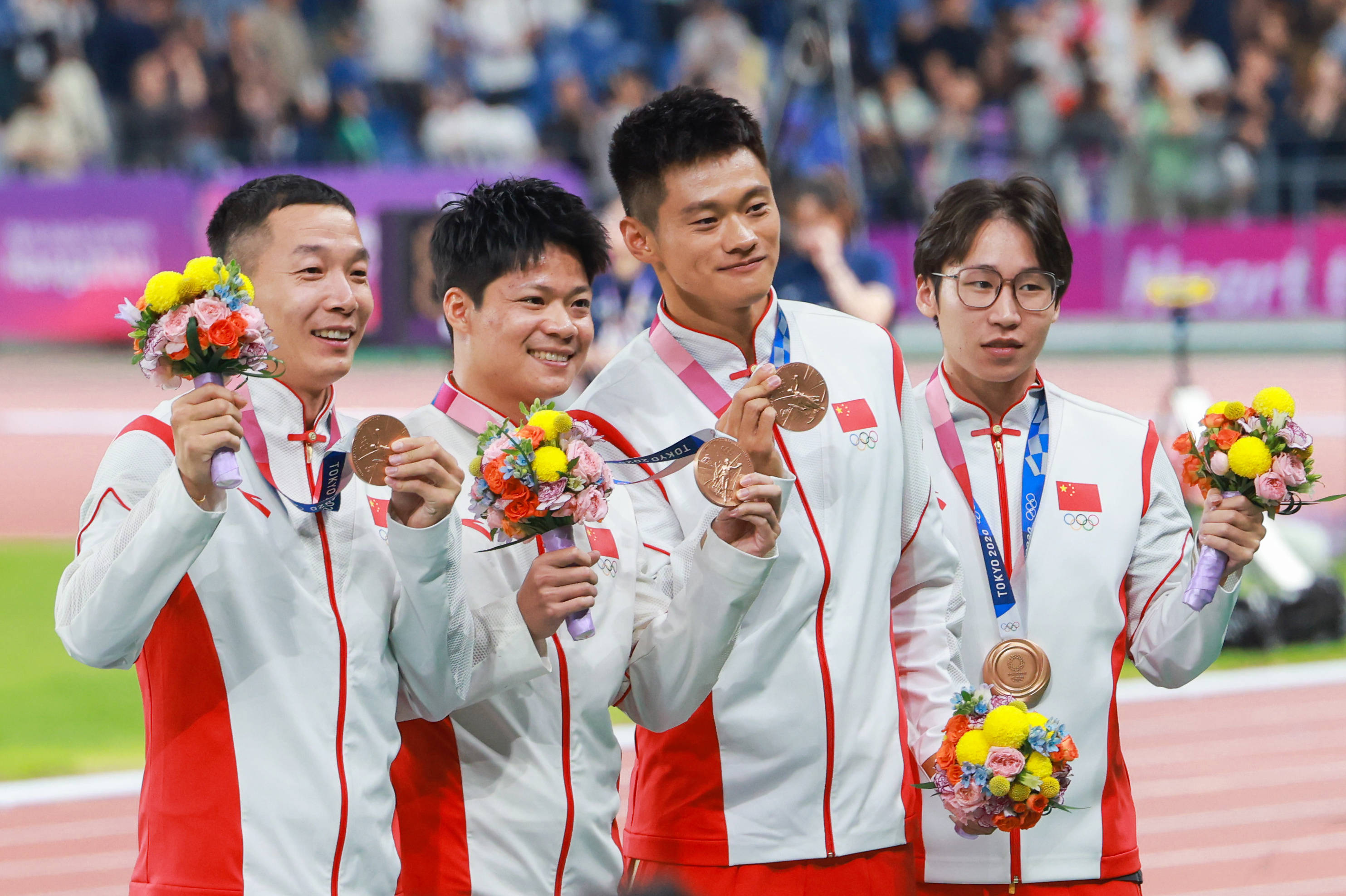 体操团体决斗中卓绝表现，中国队屹立不倒