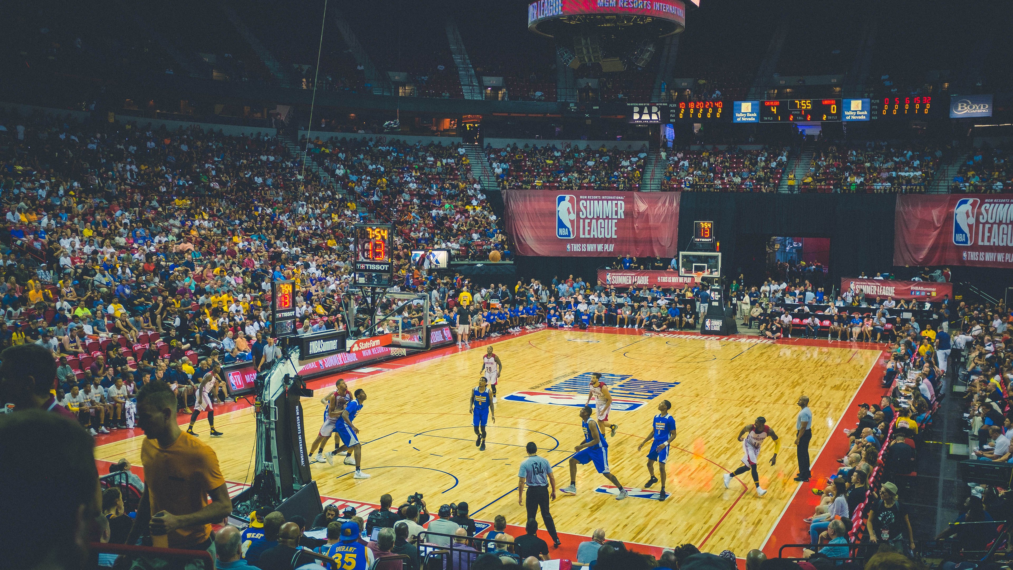 贝恩撕裂灰熊防线，当雄鹿的字母哥也黯然失色