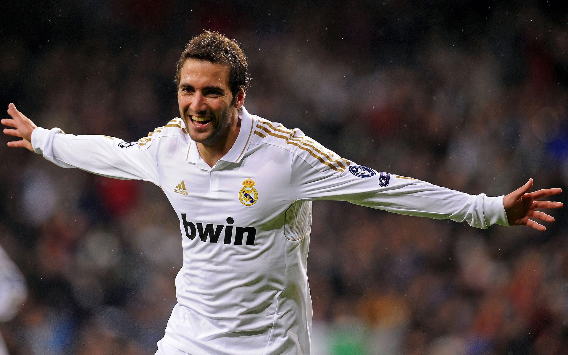 绿茵场上的双城记，英超争冠的硝烟与意甲豪门的欧战宣言