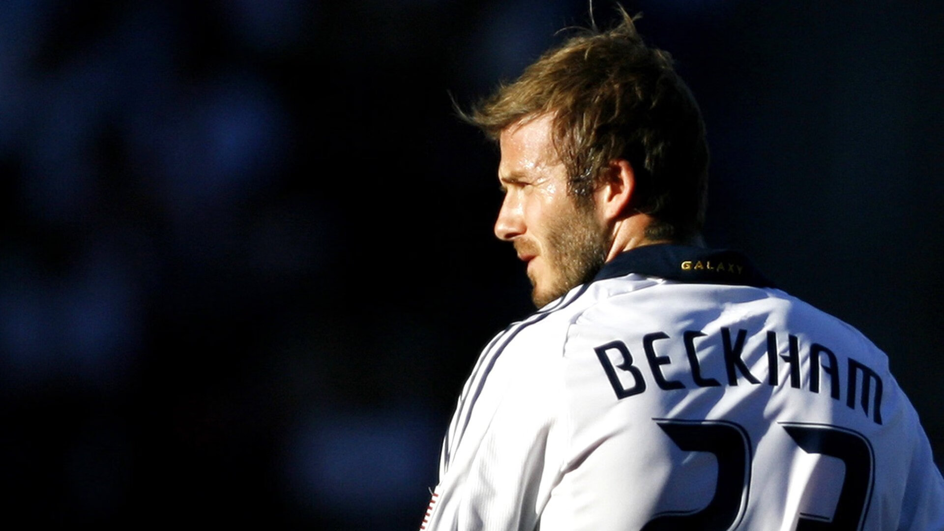 欧洲杯爆冷夜，波兰足球与乒乓的双重碾压，奥恰洛夫状态成全场焦点