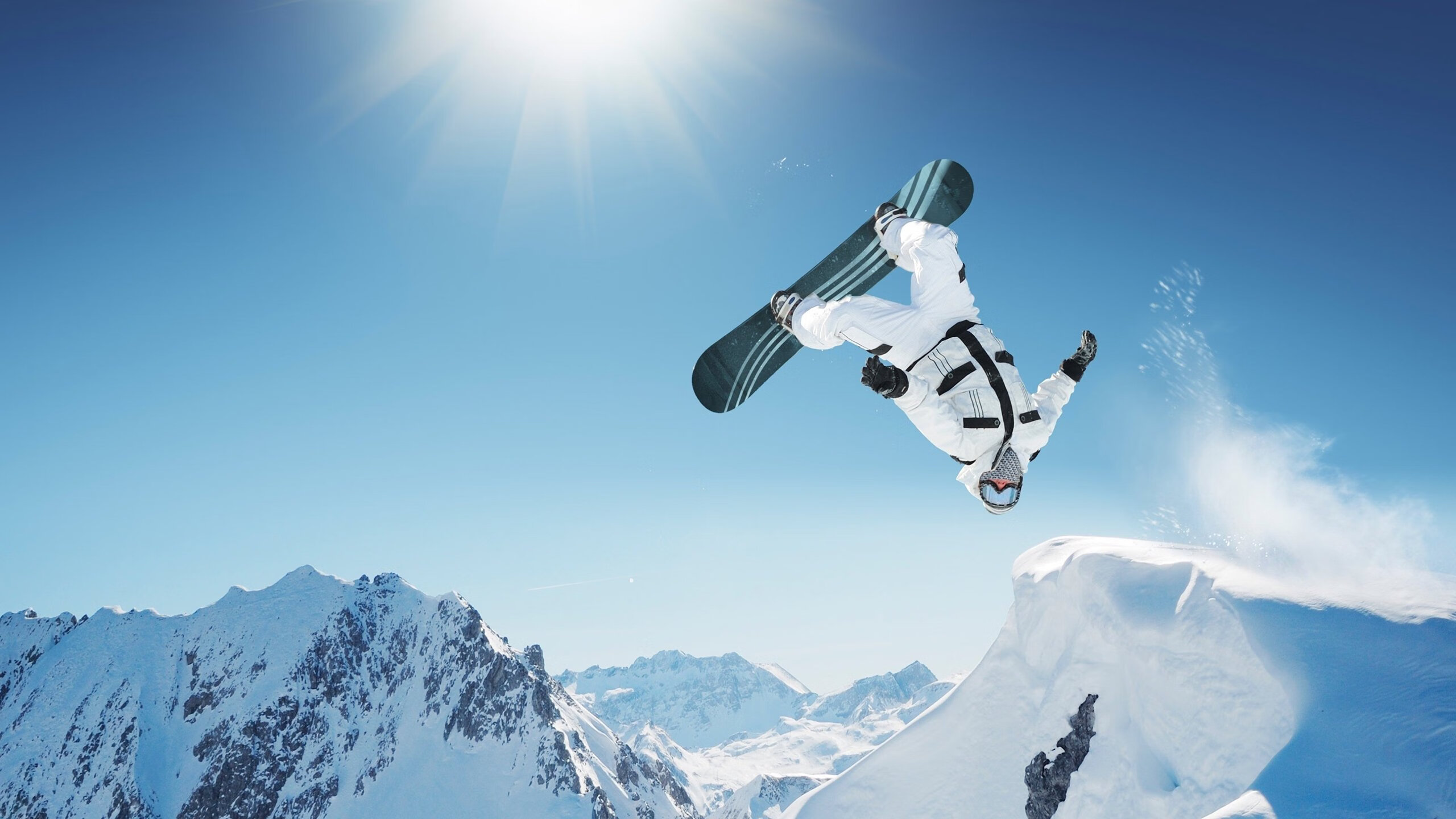 跨界巅峰，当篮球传奇对决F1新赛道，浓眉的接管哲学